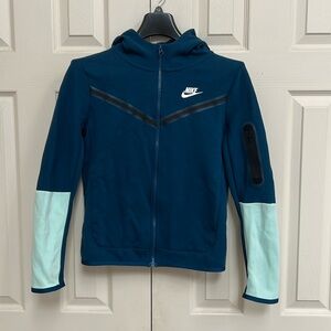 Nike tech hoodie (boys size large)